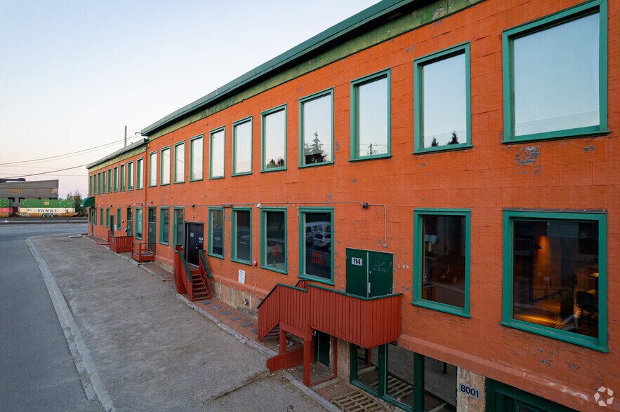 More Photos Of 1207-1215 13th St SE, Calgary Office For Lease