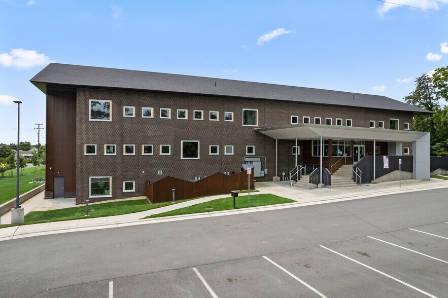 More Photos Of 20577 Ashburn Rd, Ashburn Schools For Lease