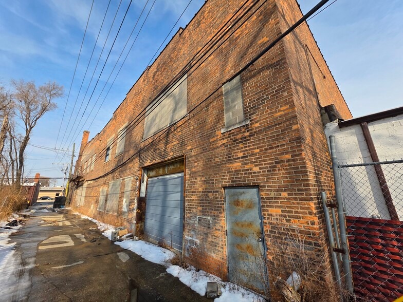 More Photos Of 16921 Livernois Ave, Detroit Storefront For Sale