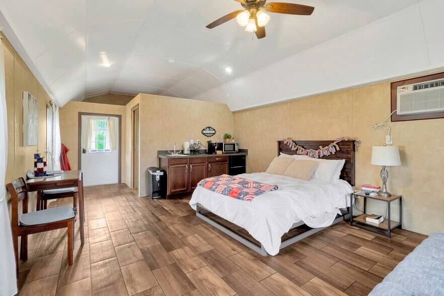 More Photos Of 13050 U.S. 190 hwy, Onalaska Freestanding For Sale