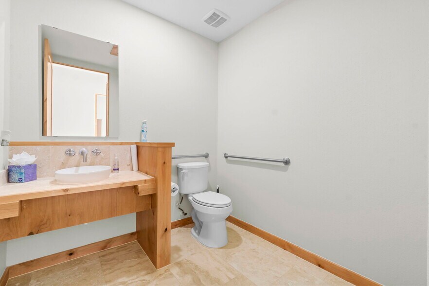 More Photos Of 25329 Budde Rd, The Woodlands Unknown For Lease