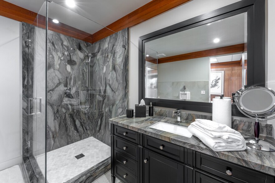 More Photos Of 853 Camino del Mar, Del Mar Office For Sale