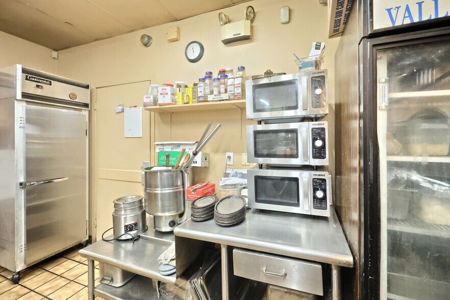 More Photos Of 1 Cherry St, Seven Valleys General Retail For Sale