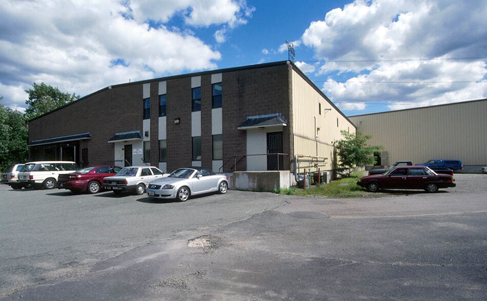 More Photos Of 133 Maple St, Stoughton Warehouse For Lease