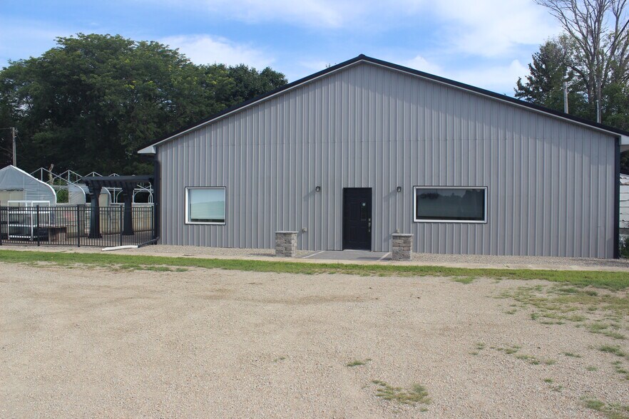 More Photos Of 80920 County Road 46, Hayward Showroom For Sale