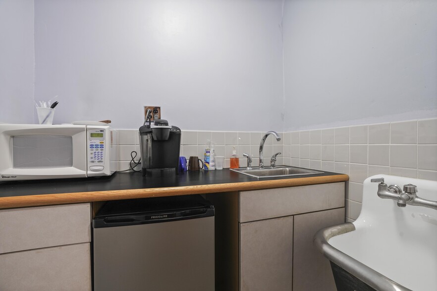 More Photos Of 72-41 Grand Ave, Flushing Medical For Lease