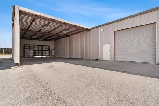 More Photos Of 200 Trademark St, Buda Warehouse For Lease