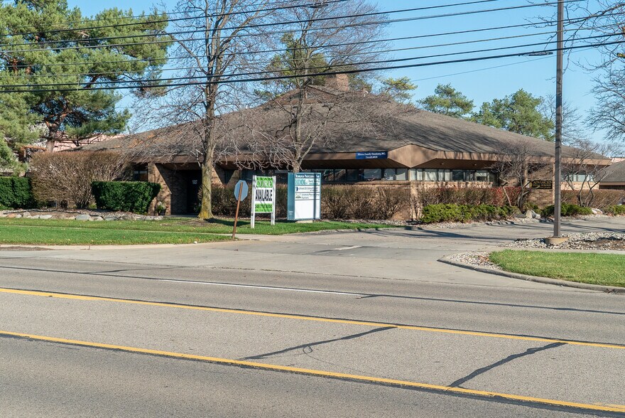 More Photos Of 16826-16824 Newburgh Rd, Livonia Medical For Sale