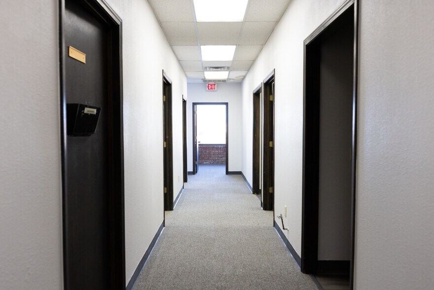 More Photos Of 115 W 1st St, Dumas Medical For Lease