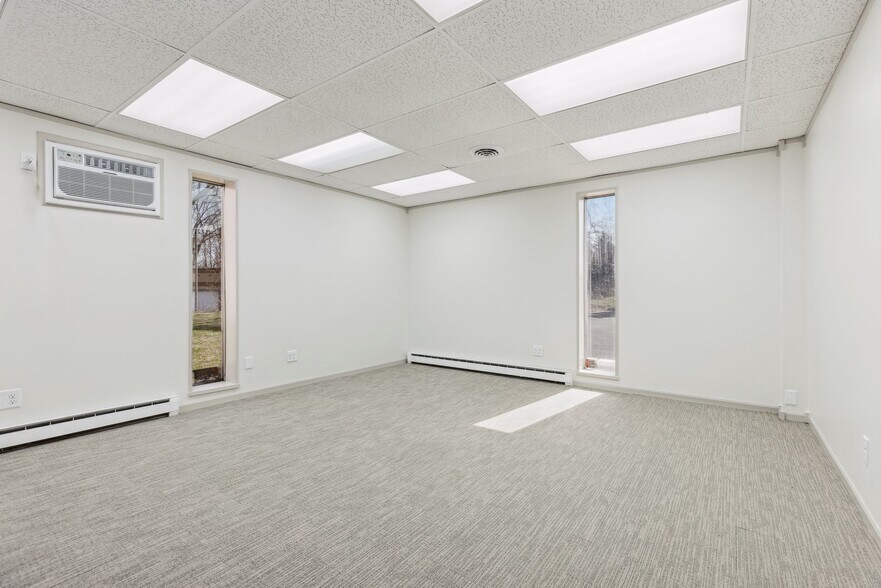 More Photos Of 295 Marie Ave E, West Saint Paul Flex For Lease