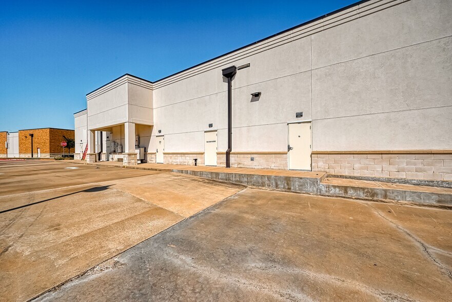 More Photos Of 310 Highway 6, Sugar Land Storefront Retail Office For Lease