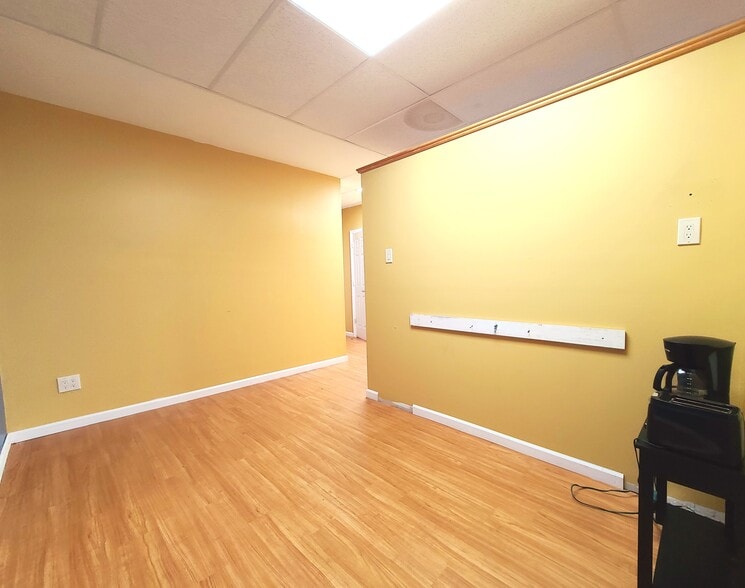 More Photos Of 351-357 W Sunrise Hwy, Freeport Storefront Retail Office For Lease
