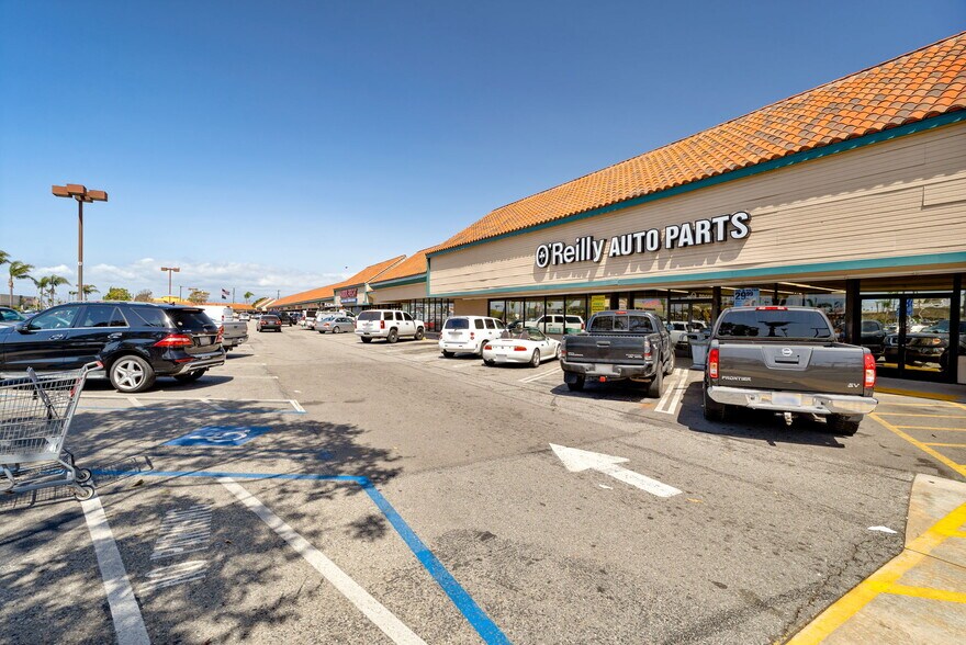 More Photos Of 2500-2818 Saviers Rd, Oxnard Unknown For Lease