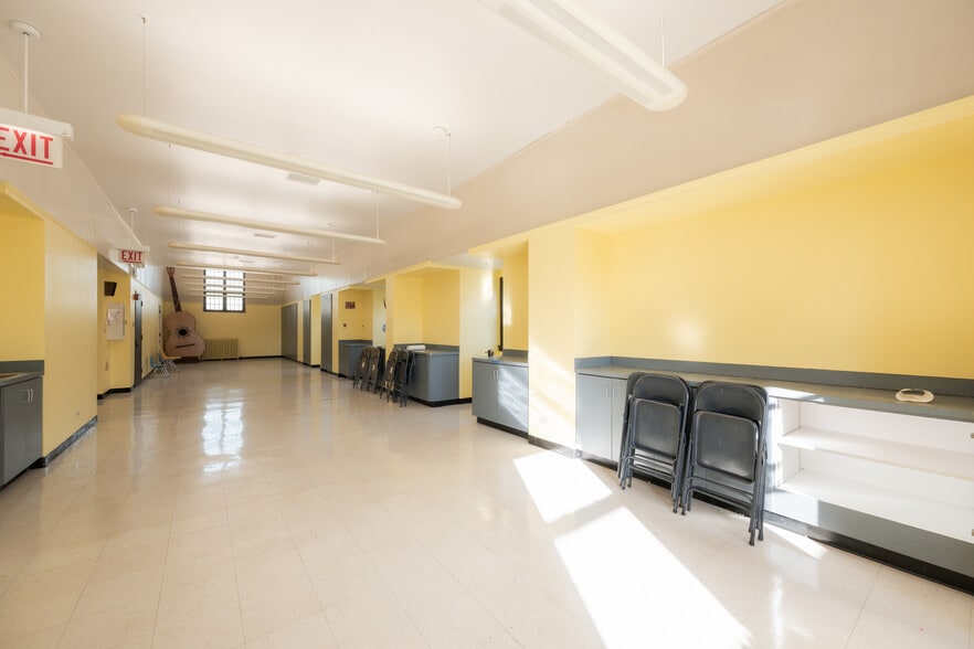 More Photos Of 200 S Oak Park Ave, Oak Park Schools For Sale