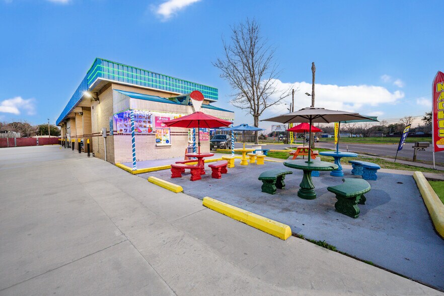 More Photos Of 2627 Allen Genoa Rd, Pasadena Carwash For Sale