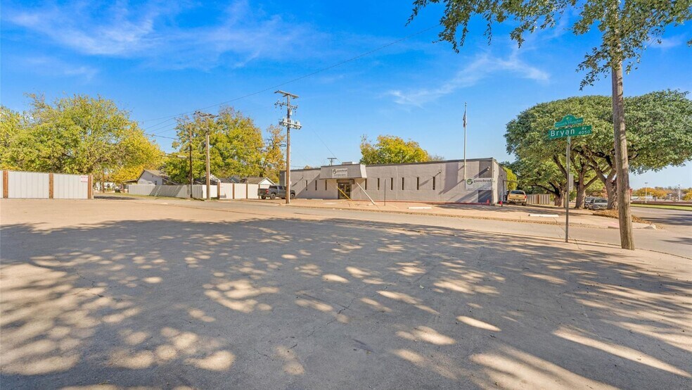 More Photos Of 4059 Bryan Ave, Fort Worth Office Residential For Sale