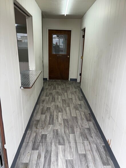 More Photos Of 163 SW Freeman Ave, Hillsboro Warehouse For Lease