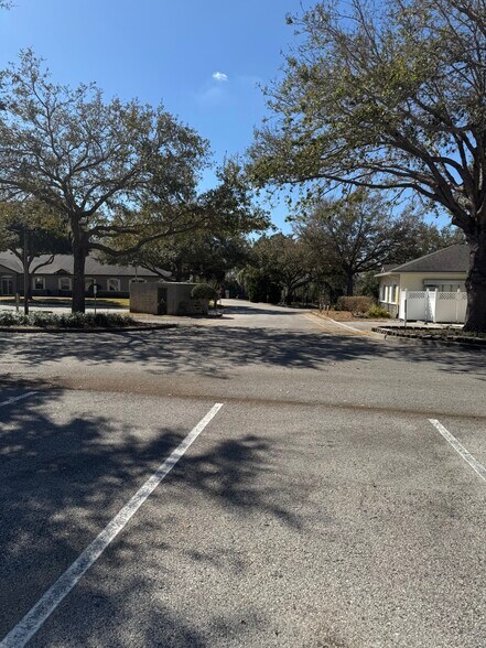 More Photos Of 1227 E Broadway, Oviedo Office For Sale