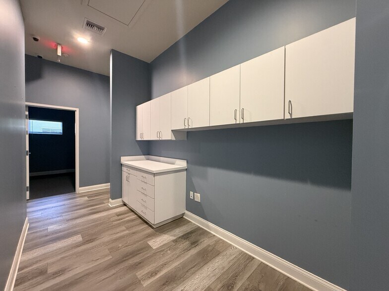 More Photos Of 90 Fox Ridge Ct, DeBary Office For Sale