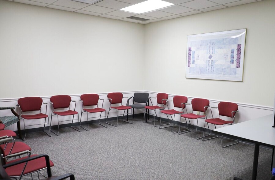 More Photos Of 6910 N Shadeland Ave, Indianapolis Office For Lease