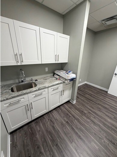 More Photos Of 100 Commons Way, Holmdel Medical For Lease