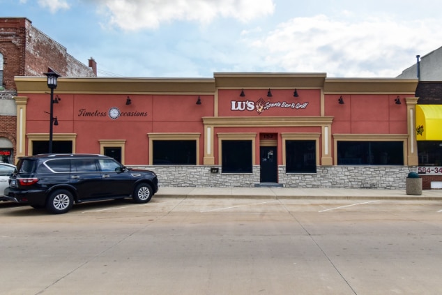 Primary Photo Of 152 E Main St, Dwight Bar For Sale