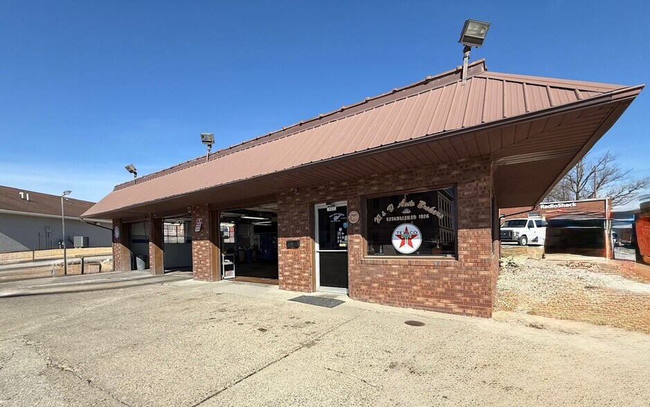 Primary Photo Of 110 N 9th St, Petersburg Restaurant For Sale