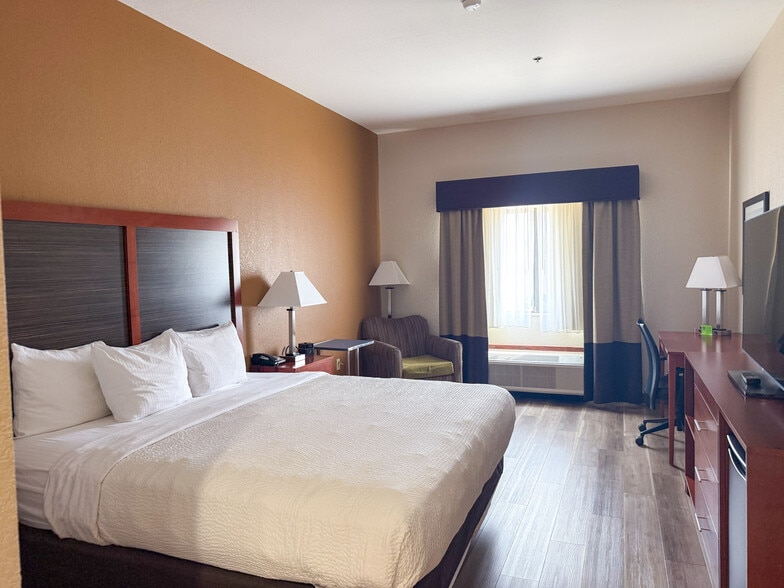 More Photos Of 5653 Tinker Diagonal St, Oklahoma City Hotel For Sale