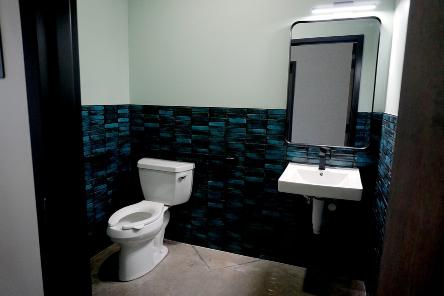 More Photos Of 775 Garden Commerce Pky, Winter Garden Research And Development For Lease