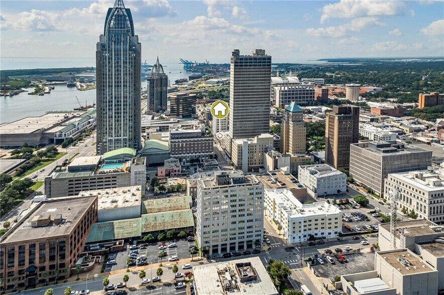 More Photos Of 7 N Royal St, Mobile Office For Sale