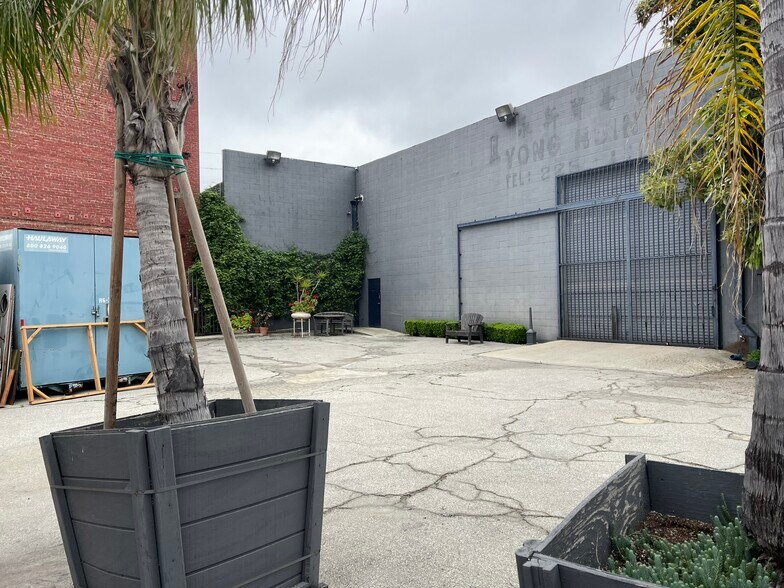 More Photos Of 1727 N Spring St, Los Angeles Industrial For Sale