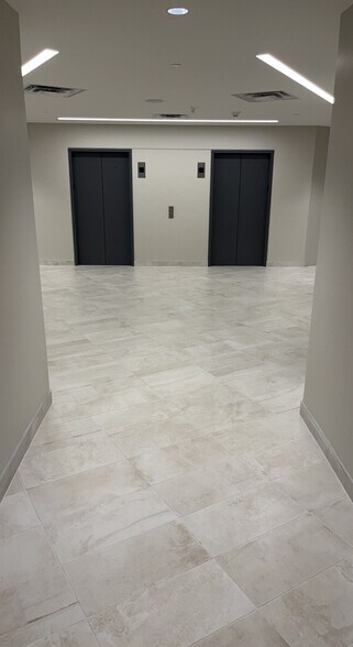 More Photos Of 1420 W Mockingbird Ln, Dallas Office For Lease