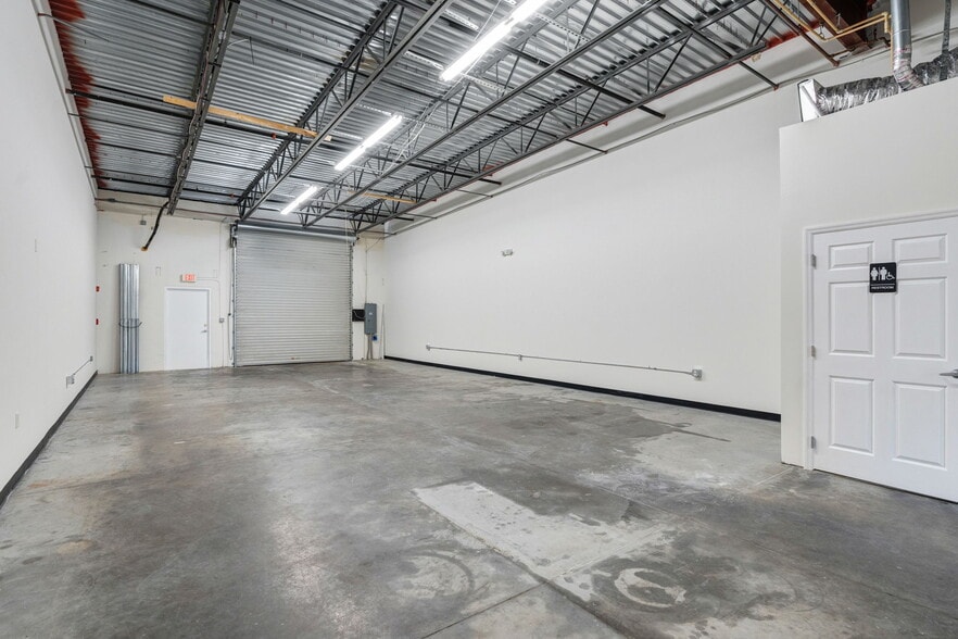 More Photos Of 3449 Technology Dr, North Venice Manufacturing For Lease