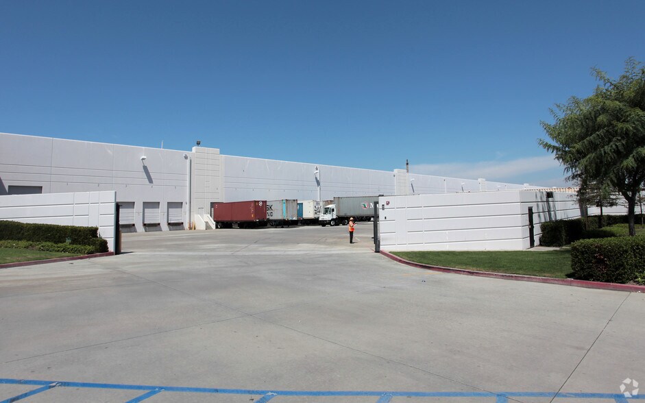 More Photos Of 350 Westmont Dr, San Pedro Distribution For Lease