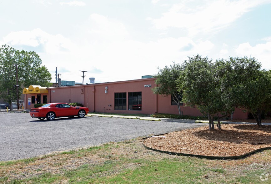 More Photos Of 1624 N 1st St, Garland Light Manufacturing For Sale