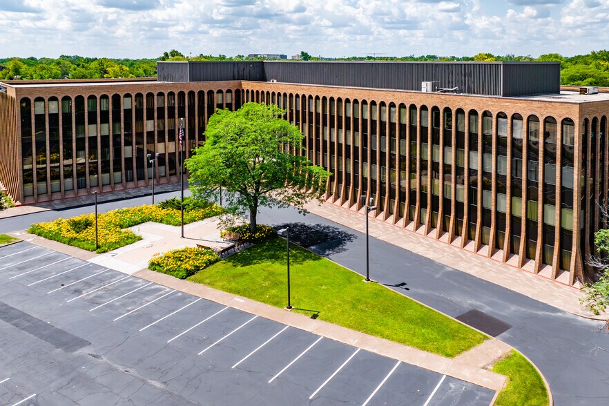 More Photos Of 2340 S River Rd, Des Plaines Office For Lease