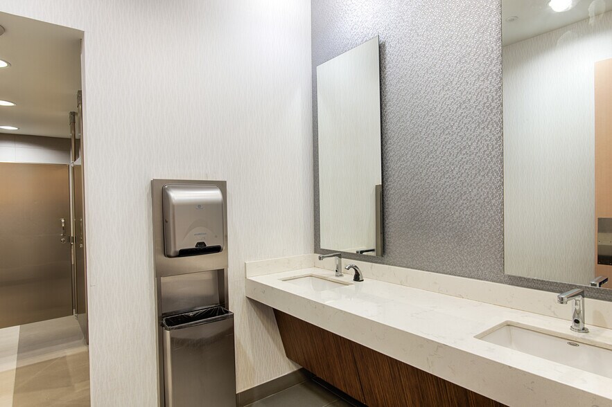 More Photos Of 4835 Lyndon B Johnson Fwy, Dallas Unknown For Lease