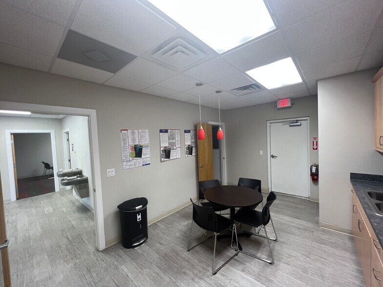 More Photos Of 3432 N Main St, Gainesville Freestanding For Lease