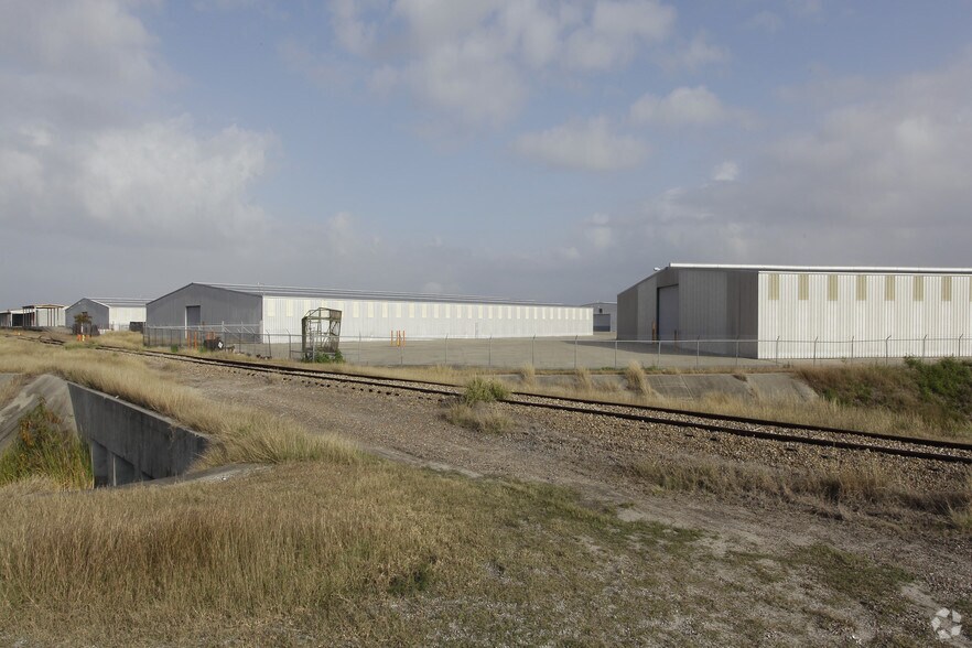 More Photos Of 1141 Heinsohn Rd, Corpus Christi Distribution For Lease