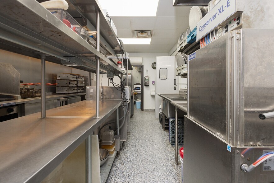 More Photos Of 317 Studdart Ave, Graceville General Retail For Sale