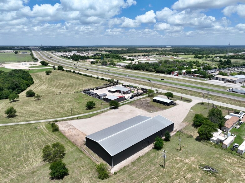 More Photos Of 4528 S Interstate 35, Alvarado Warehouse For Lease