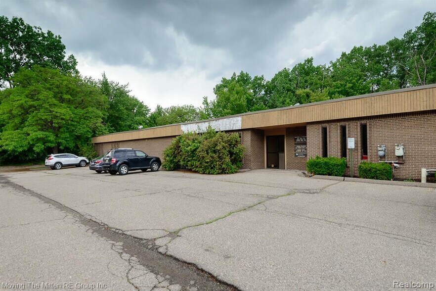 More Photos Of 10533-10535 Farmington Rd, Livonia Medical For Lease