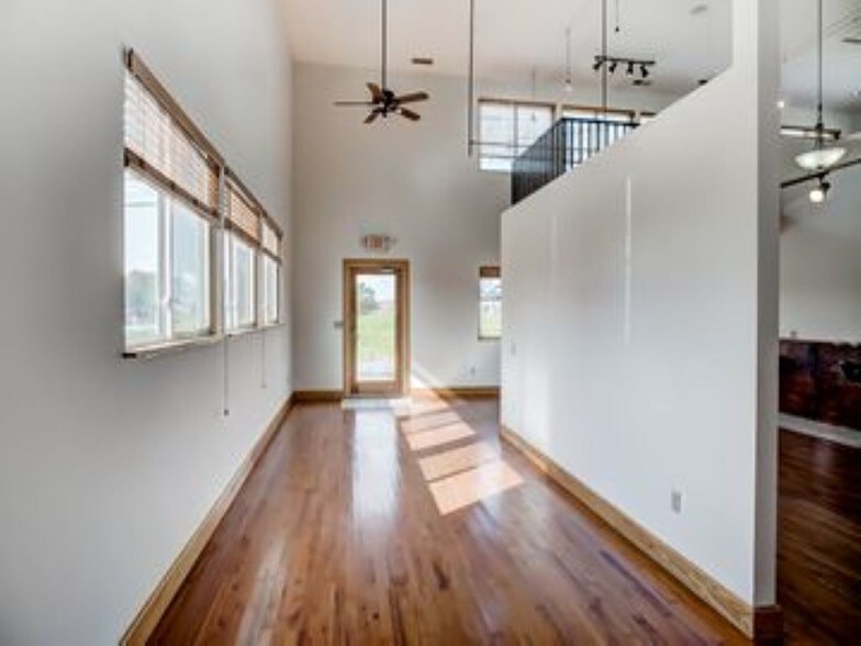 More Photos Of 1041 Shawnee Rd, Lima Freestanding For Lease