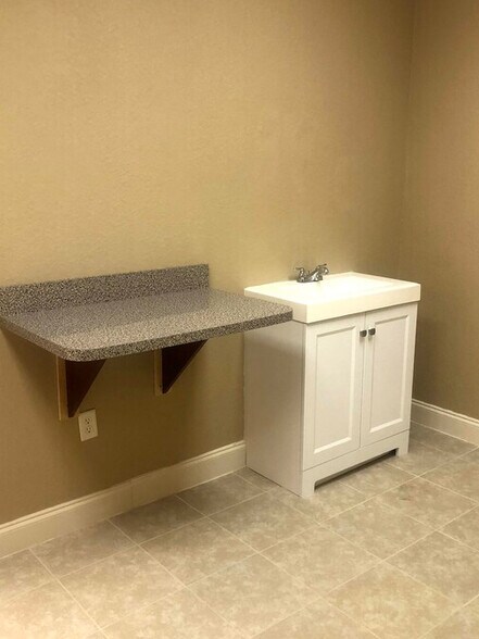 More Photos Of 15437 S US Highway 441, Summerfield Medical For Lease