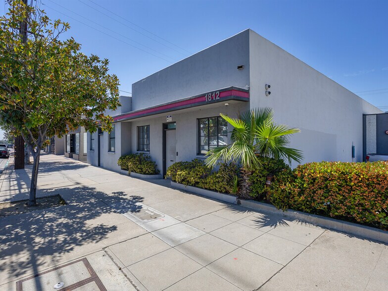 More Photos Of 1812 Victory Blvd, Glendale Flex For Sale