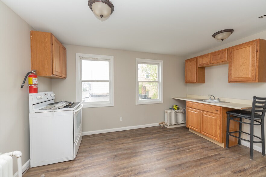 More Photos Of 117 N Lake Ave, Albany Storefront Retail Residential For Sale