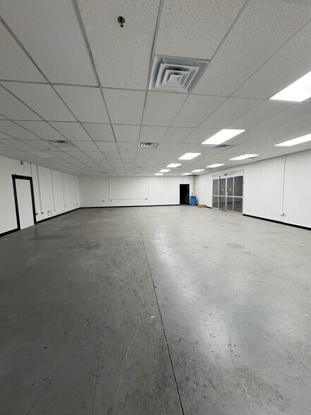 More Photos Of 530 E Pamalyn Ave, Las Vegas Unknown For Lease