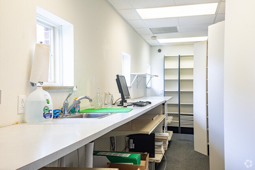 More Photos Of 1302 Lee St, West Point Freestanding For Lease