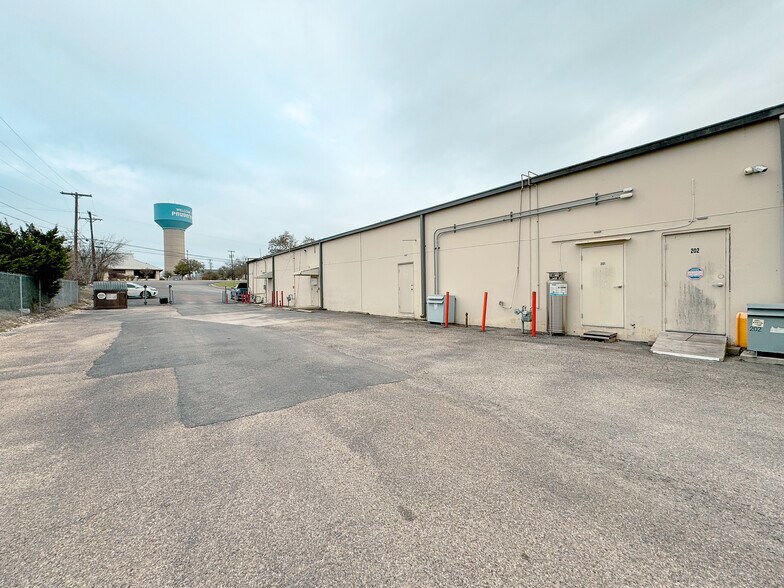 More Photos Of 2700 Pecan St W, Pflugerville Storefront For Lease