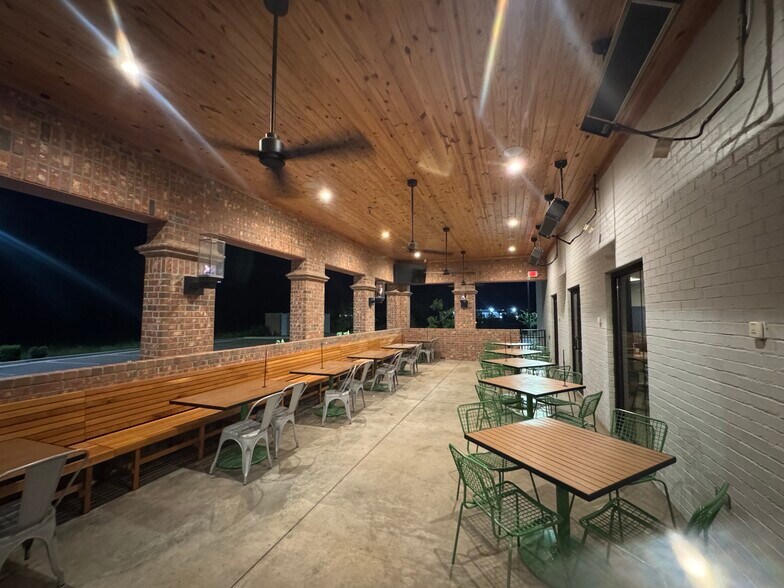 More Photos Of 166 Calhoun Station Pky, Gluckstadt Restaurant For Sale